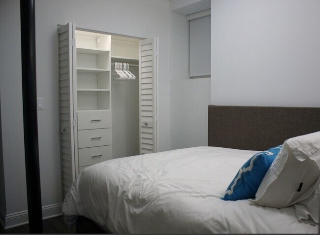 Foto del edificio - 2653 N Wilton Ave