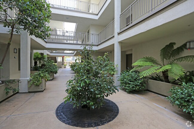 Foto del edificio - Mission Hills Apartments