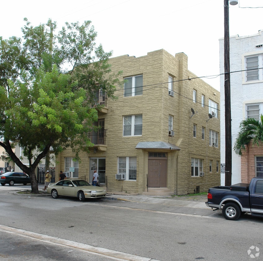 1134 SW 4th St - Little Havana Apartments