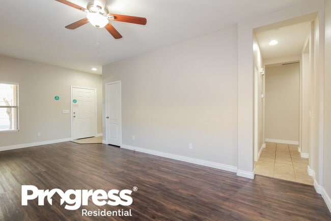 Foto del edificio - 13758 W Port Royale Ln