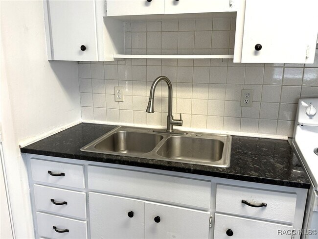 Foto del edificio - 6348 S Suncoast Blvd