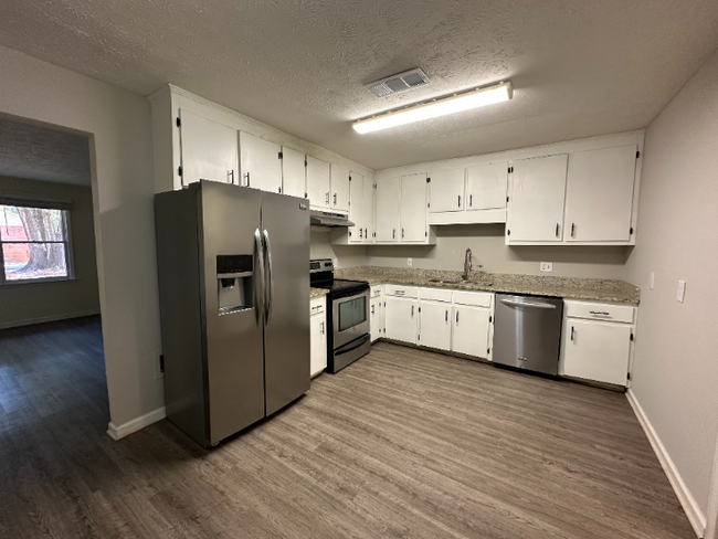 Building Photo - 2 Bedroom, 2 bath condo fourplex in Lawren...