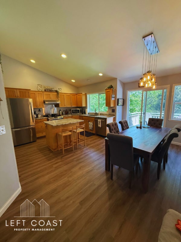 Foto principal - 6106 NE Oar Dr
