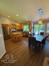 Building Photo - 6106 NE Oar Dr