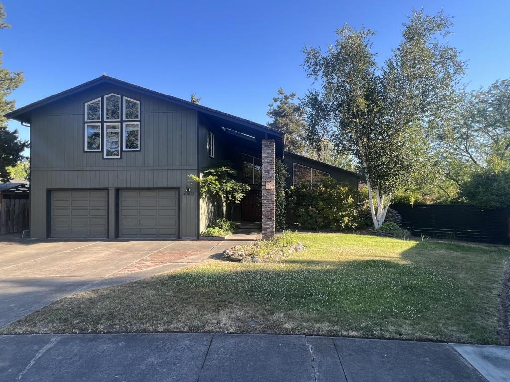 Primary Photo - 448 Piccadilly Cir