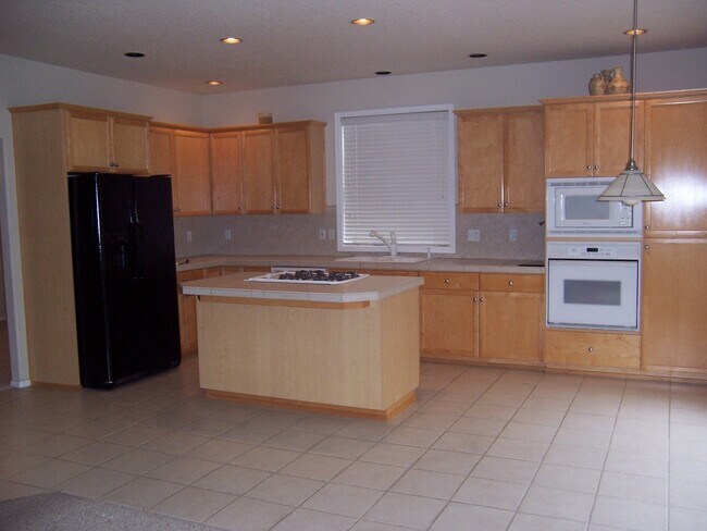 Foto del edificio - Home Located in Grand Oaks- Access to pool...