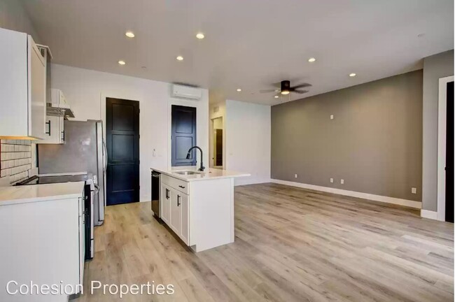 Building Photo - 5165 E Warm Springs Ave