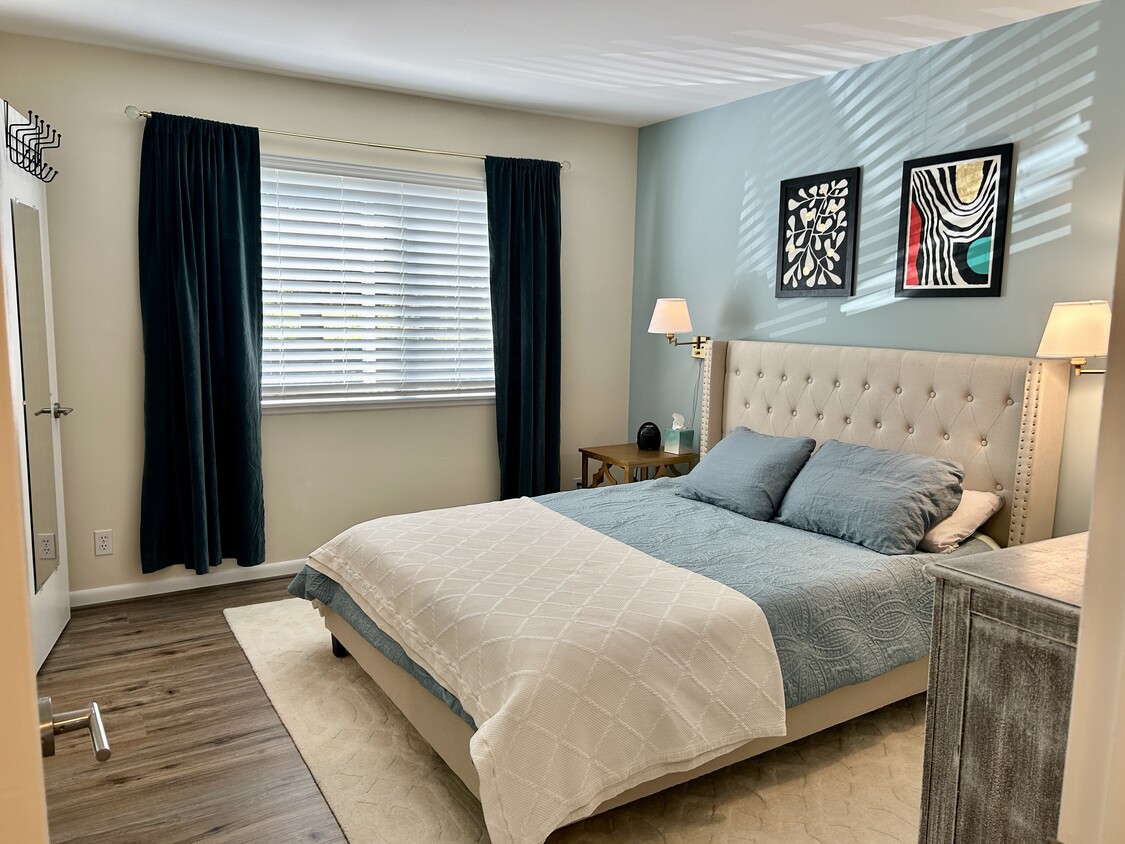 Queen bedroom - 1243 Cedars Ct