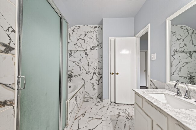Foto del edificio - 9323 Eaglewood Shadows Ct