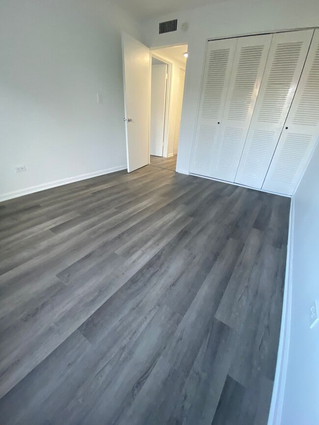 Foto del edificio - 1919 Prairie Sq