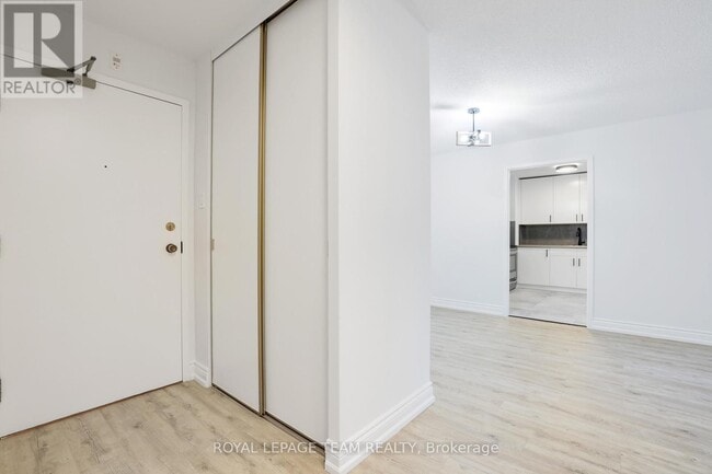 Building Photo - 2951 Riverside Dr.