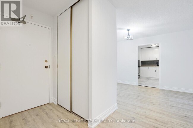 Photo du bâtiment - 2951 Riverside Dr.