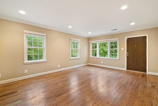 Building Photo - Cottage in Great Falls For Rent