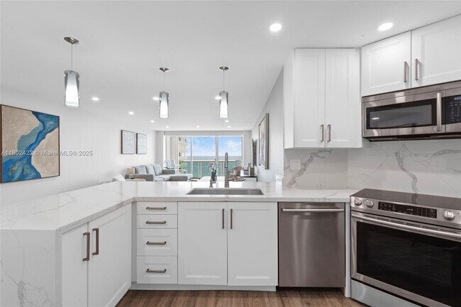 Building Photo - 2100 S Ocean Ln