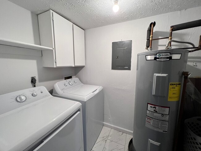 Building Photo - 32 Providence Dr