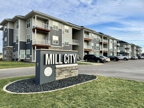 Building Photo - 1619 Doman Dr
