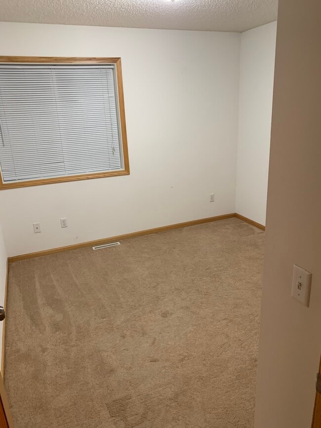 Building Photo - 636 Danielson Ct