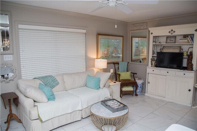 Foto del edificio - 2 Bedroom 2 bath Duplex for rent