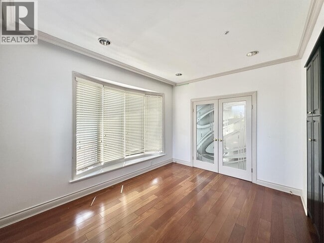 Photo du bâtiment - 883 W 52nd Ave