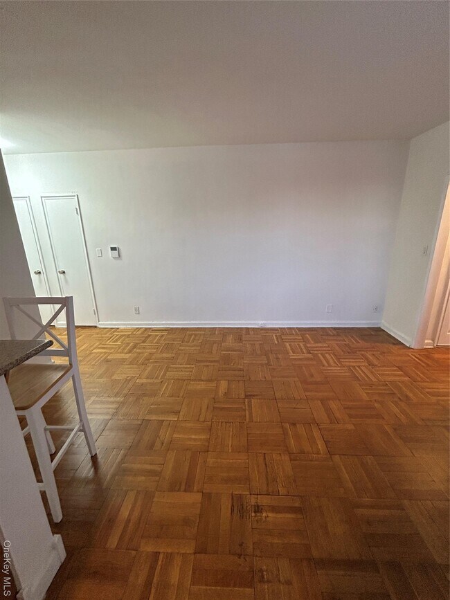 Foto del edificio - 210 Pelham Rd