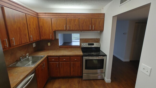 Building Photo - 2828 Casita Way