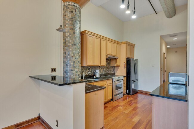 Foto del edificio - 689 Marin Blvd