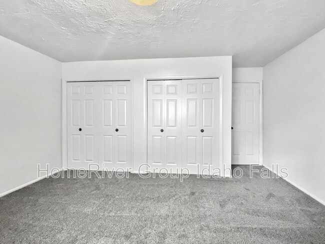 Building Photo - 1260 S Blvd