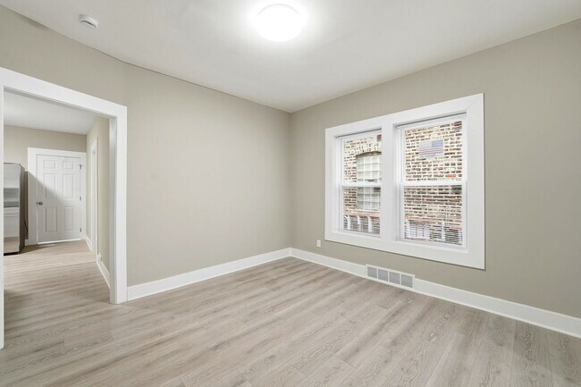 Foto del edificio - 1217 N Harding Ave