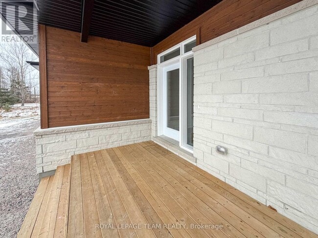 Photo du bâtiment - 1970 Burnstown Rd