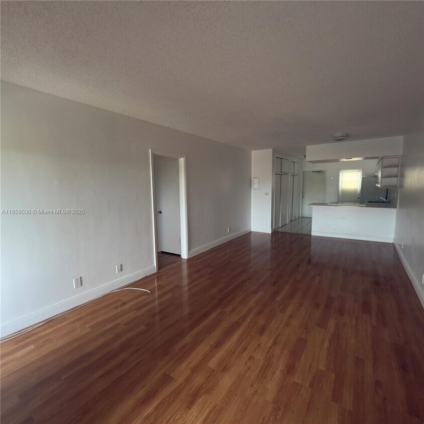 Foto principal - 6580 Santona St