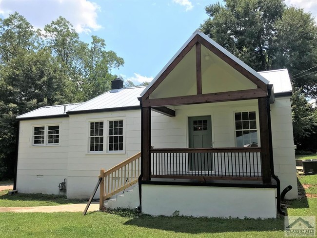 Building Photo - 135 Sunset Dr