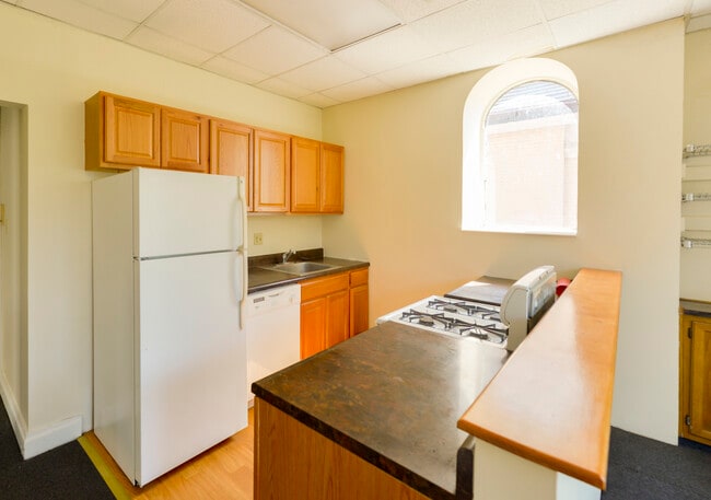 Kitchen - 6347 Marchand St