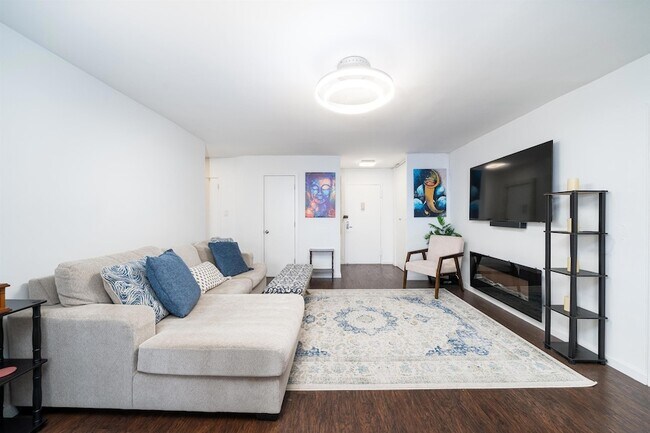 Foto del edificio - 6040 JFK Blvd E