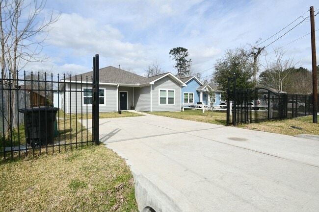 Building Photo - 5817 Gaston