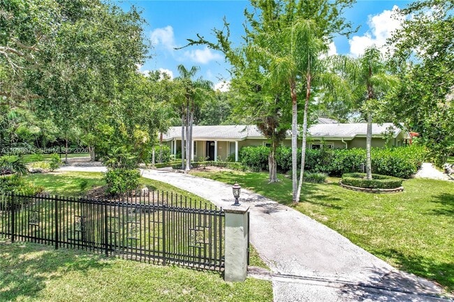 Foto del edificio - 6551 SW 126th St