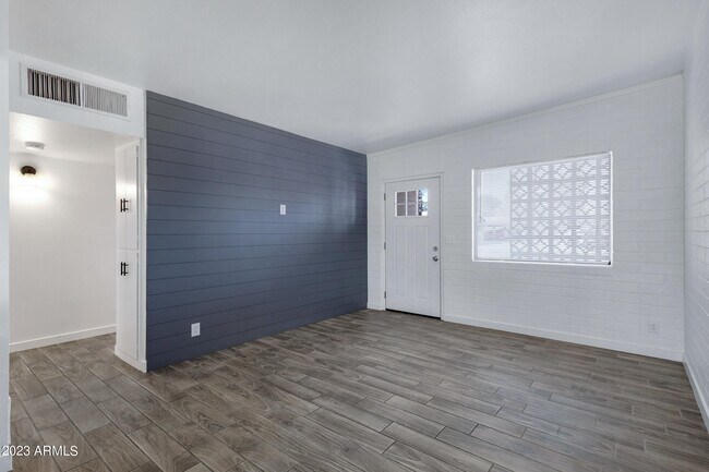 Building Photo - 383 N Evergreen St