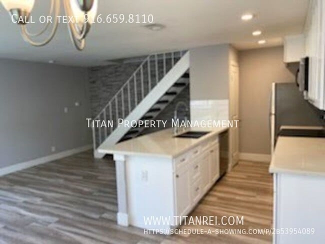 Building Photo - 2013 Benita Dr