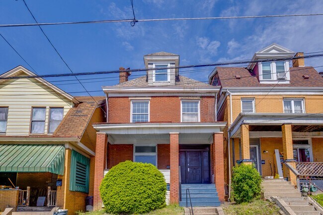 Building Photo - FULLY RENOVATED 3-bedroom, 1-bath brick be...