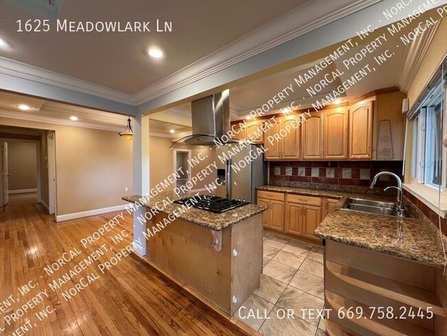 Foto del edificio - 1625 Meadowlark Ln