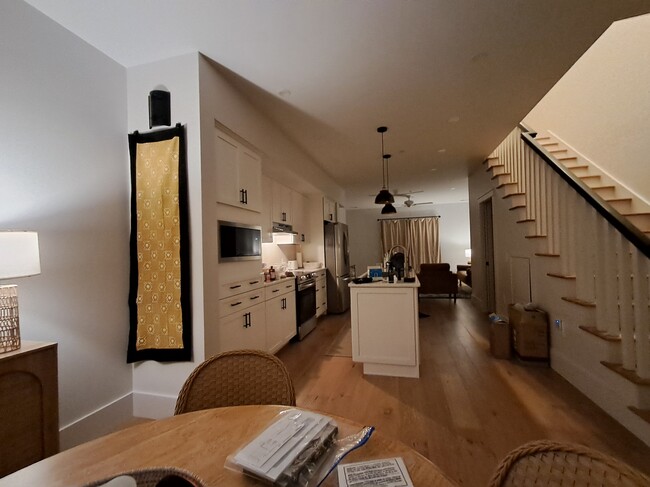 Building Photo - 224 Ivy Ter