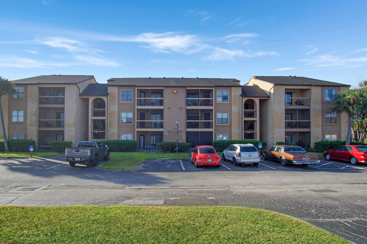 Primary Photo - Condo in Kissimmee now available!