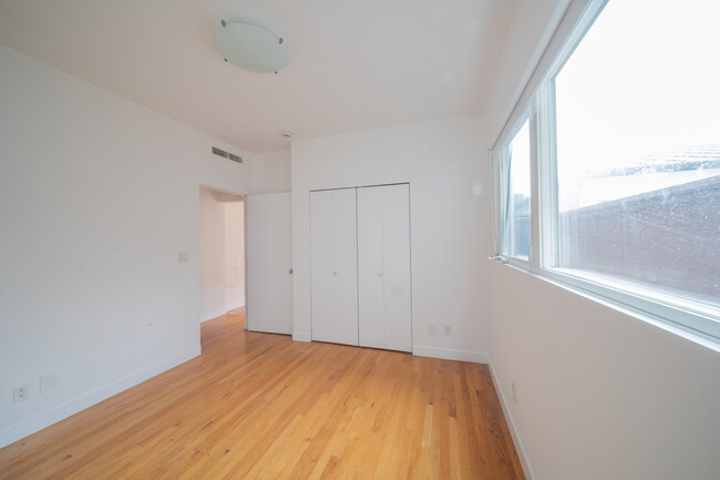 Building Photo - 545 Rose Ave