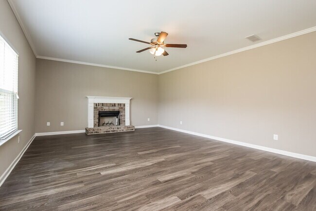 Foto del edificio - 737 Fieldcrest Dr