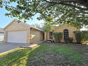 Building Photo - 616 Sawyer Dr