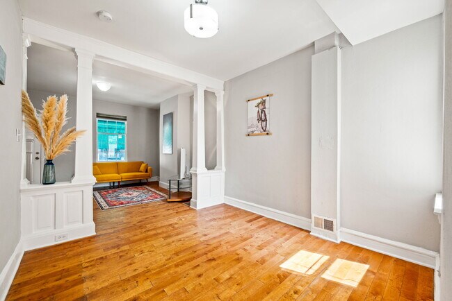 Building Photo - 468 N Dearborn St