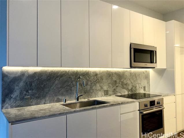 Building Photo - 987 Queen St