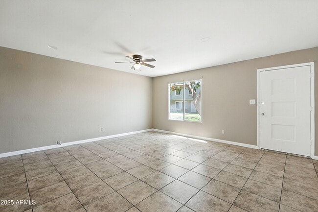 Building Photo - 2645 W Elm St