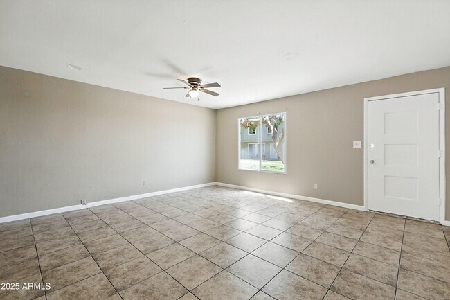 Foto del edificio - 2645 W Elm St