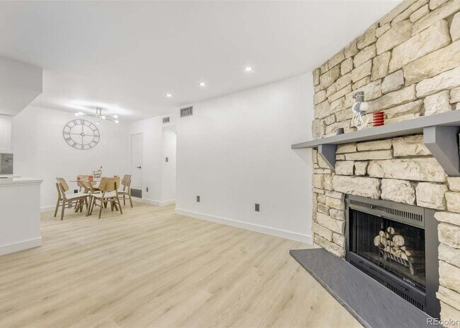 Foto del edificio - 4400 S Quebec St