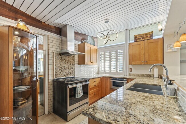 Foto del edificio - 2337 Seminole Rd